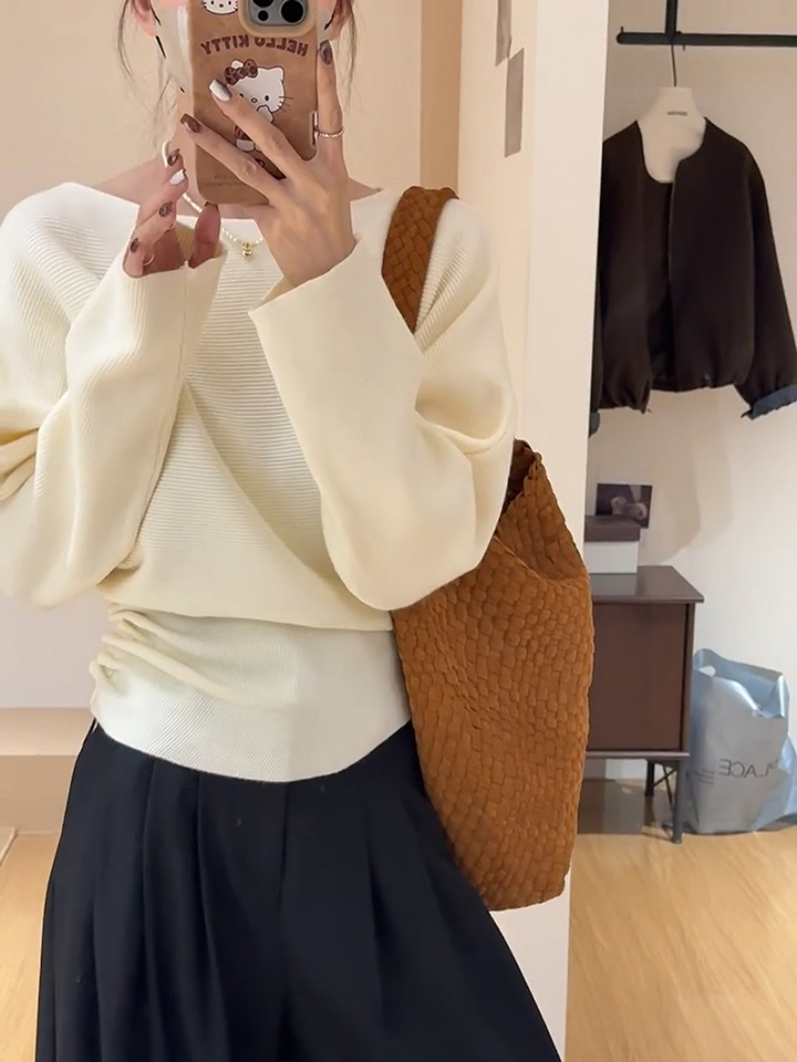 Women's Knit Sweater with Waist-Cinching Slimming Fit - Fall 2026 - Image 3