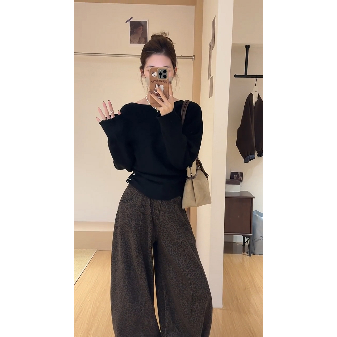 Women's Knit Sweater with Waist-Cinching Slimming Fit - Fall 2026 - Image 5