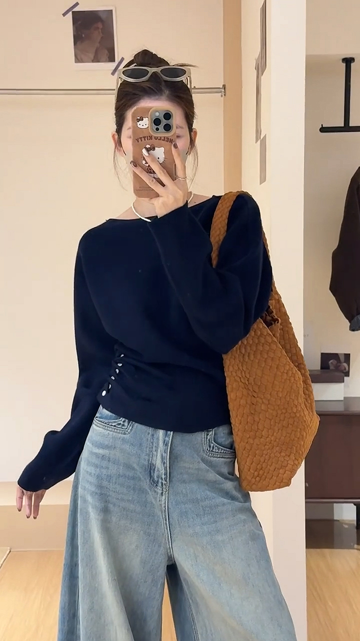 Women's Knit Sweater with Waist-Cinching Slimming Fit - Fall 2026 - Image 4